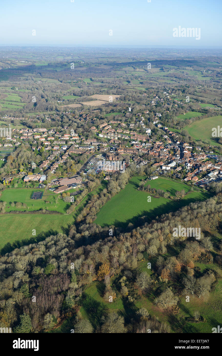 Une vue aérienne de l'East Sussex village de bataille Banque D'Images