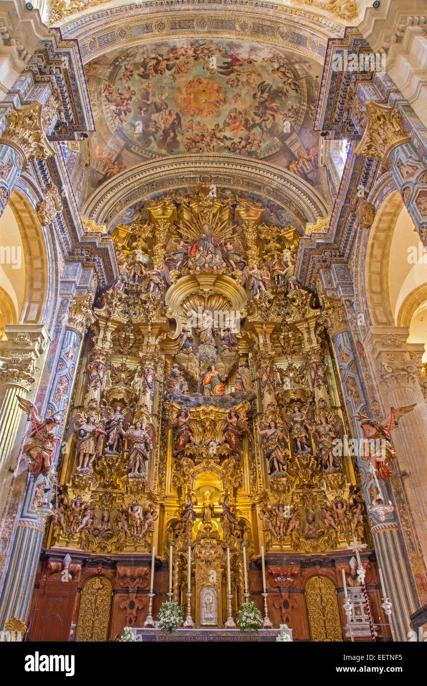 Séville - l'église baroque d'El Salvador (Iglesia del Salvador) avec l'autel principal (1770 - 1778) Banque D'Images