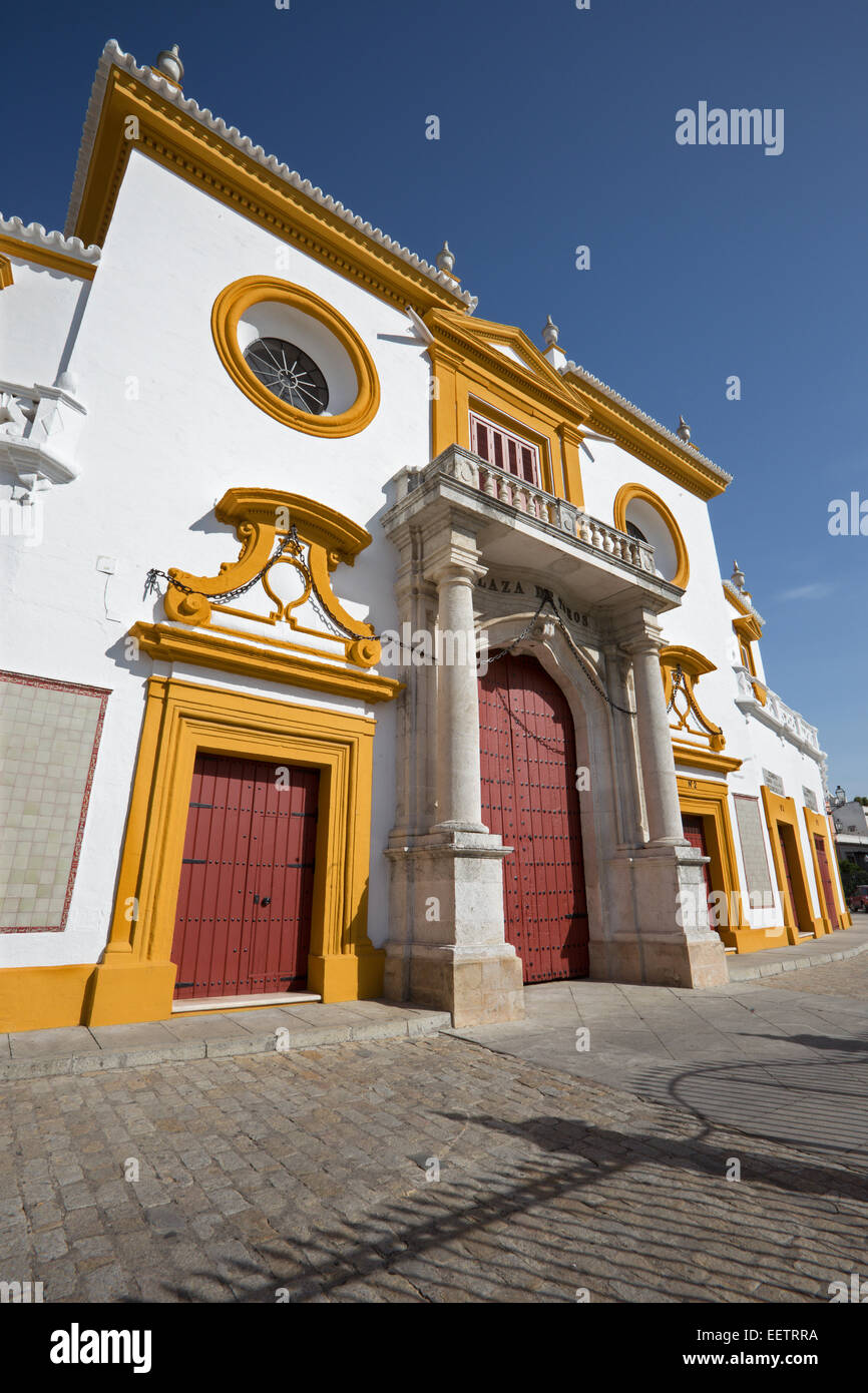 Séville - la façade sur la Plaza del Toros de style baroque. Banque D'Images