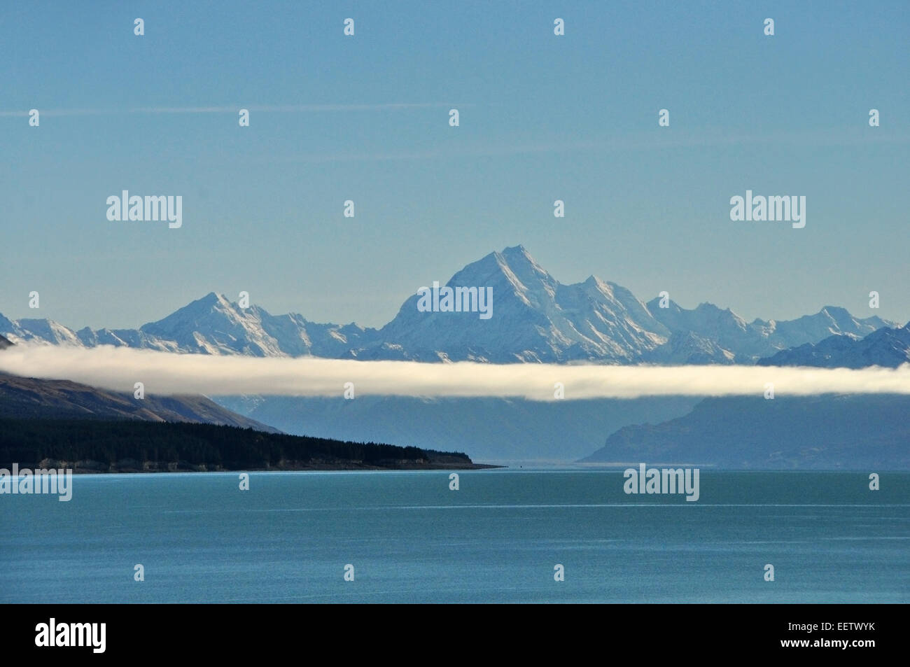 Mount Cook comme vu du fond du lac Pukaki, Nouvelle-Zélande. Banque D'Images