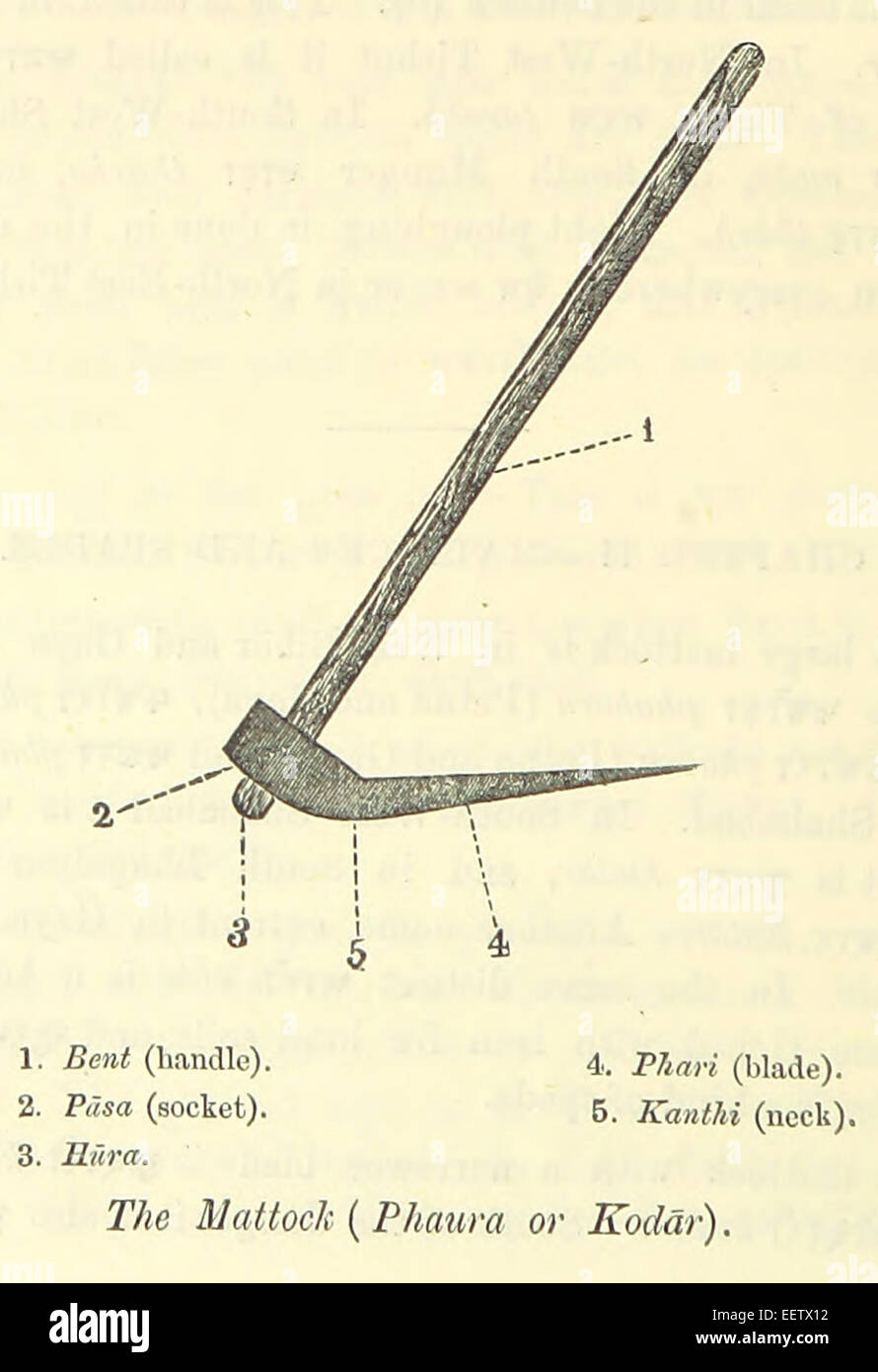 Une illustration de Grierson de 1885 représentant un matock, un outil agricole traditionnel. Le dessin souligne son utilisation et sa conception dans l'agriculture et la culture des terres à la fin du XIXe siècle. Banque D'Images