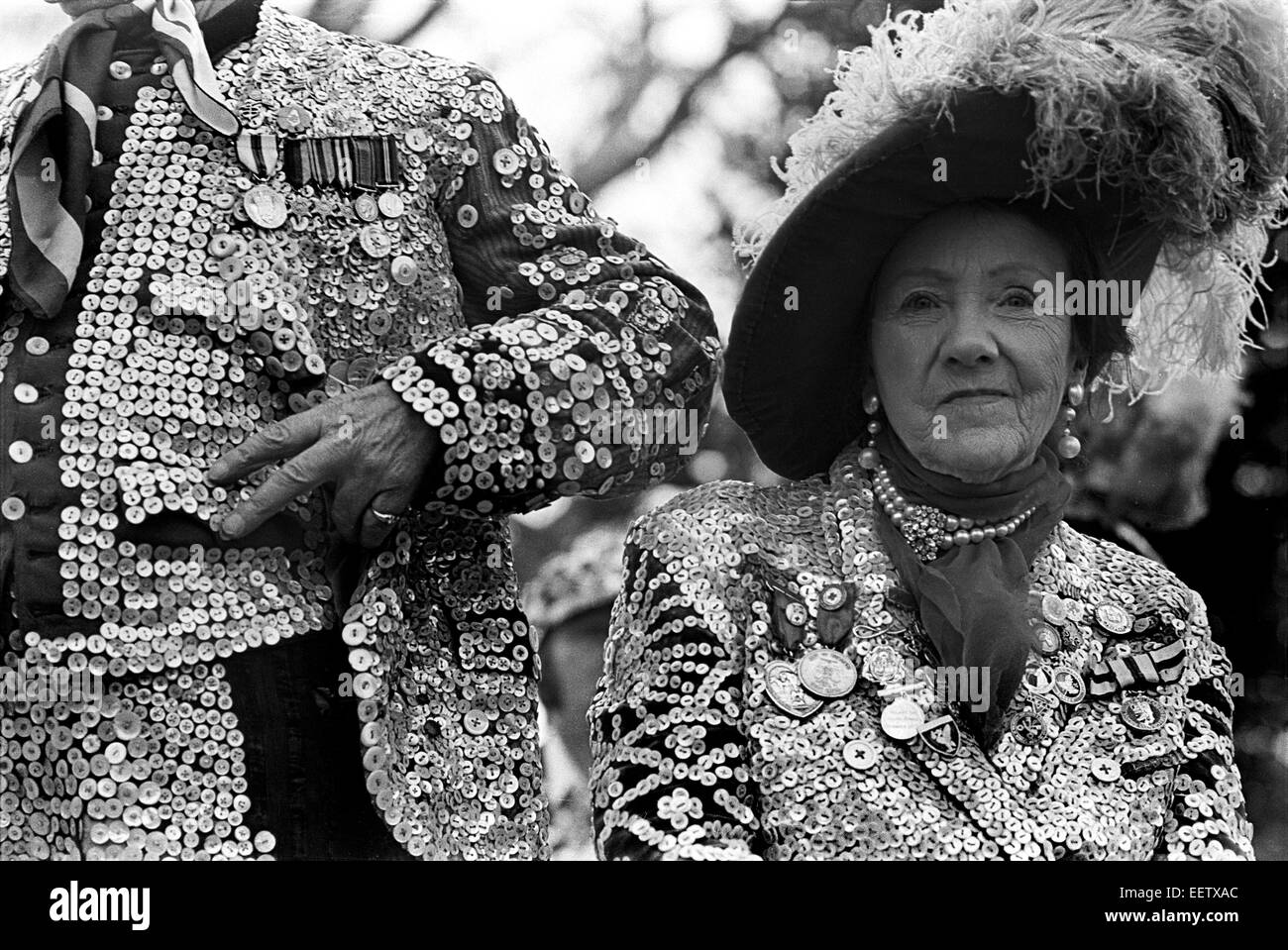 Pearly Kings and Queens prenant part à un événement de Londres dans Battersea Park en 1976 Banque D'Images