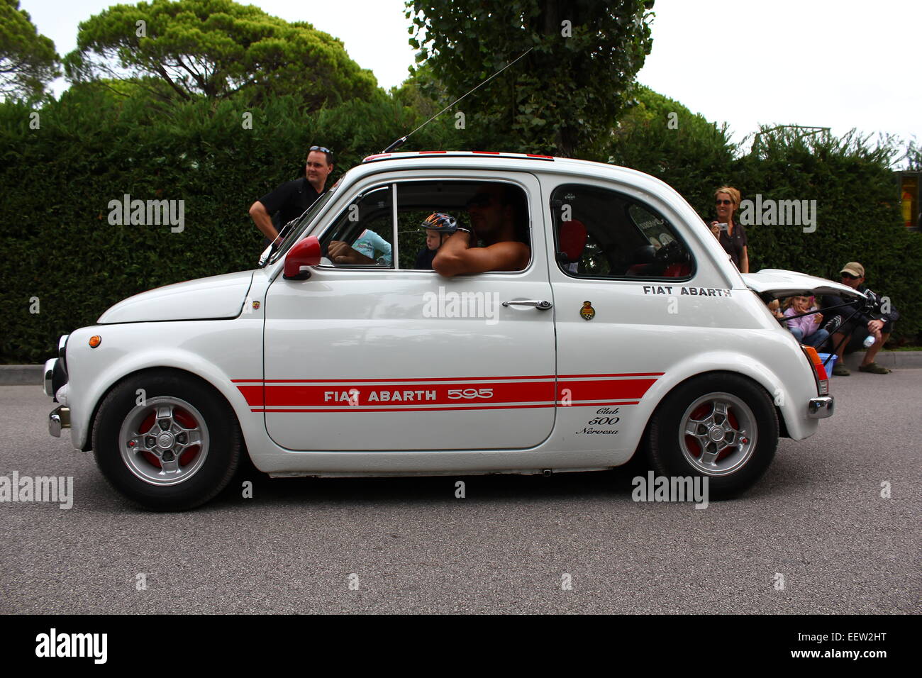 Fiat 595 Abarth blanc lors d'une Fiat 500 configurateur dans Cavallino Treporti, Italie Banque D'Images