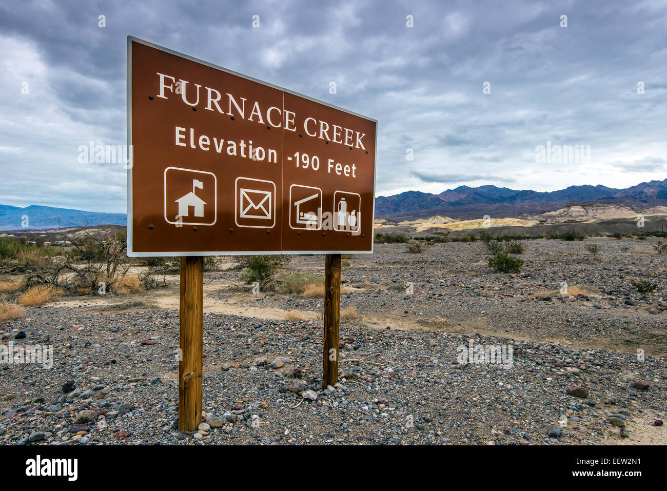 Furnace Creek elevation -190 pieds signe, Furnace Creek, la Death Valley National Park, California, USA Banque D'Images