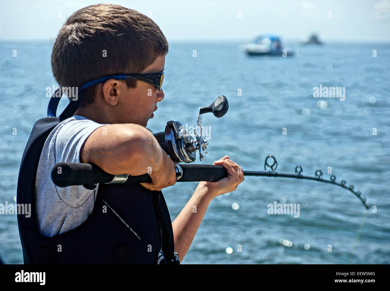 Bluefishing sur un bateau de Clinton, CT USA Banque D'Images