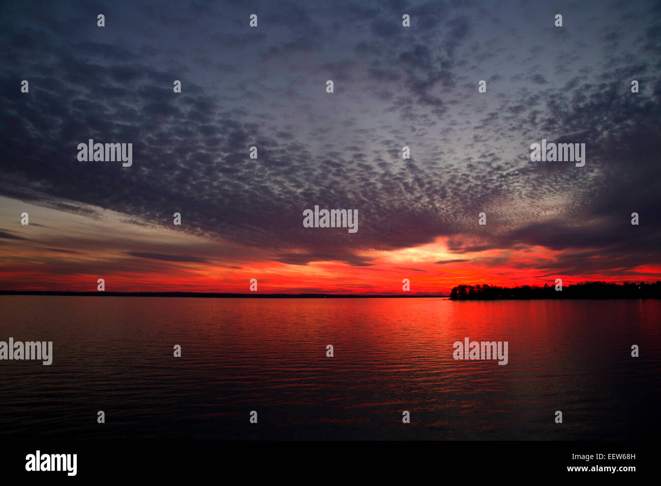 Lake Murray, Columbia, Caroline du Sud, USA. 20 Jan, 2015. coucher de soleil au lac Murray, Columbia en Caroline du Sud le 20 janvier 2015 Credit : Brian jordan/Alamy Live News Banque D'Images