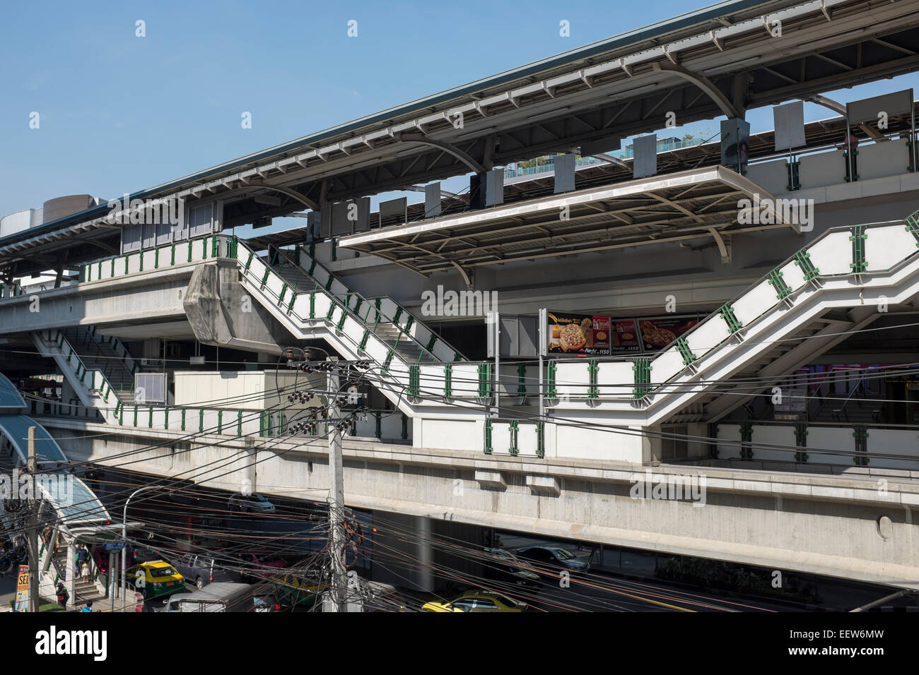 La station de métro aérien BTS sur l'écrou de la Thaïlande Bangkok Banque D'Images