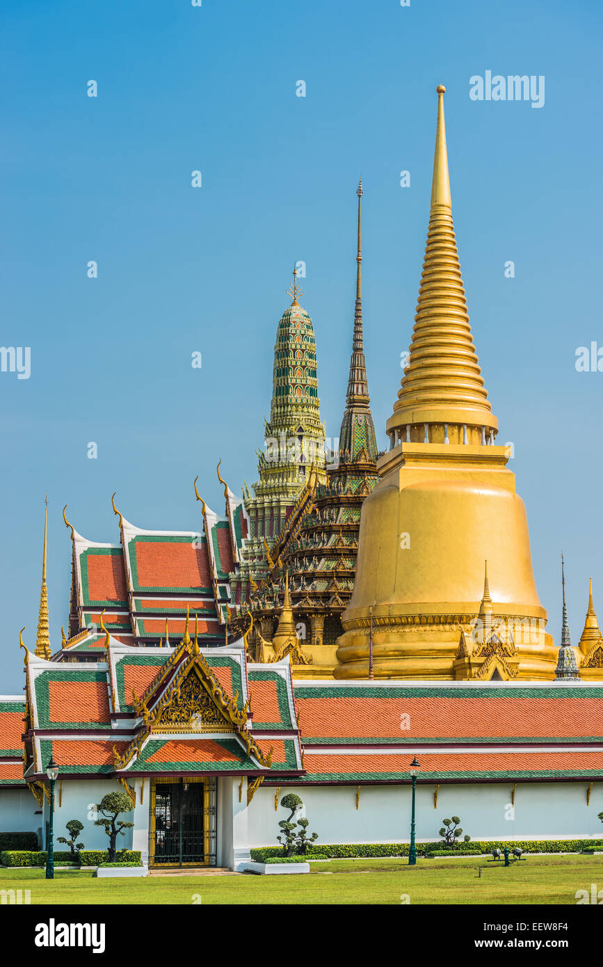 Grand Palais porche ouest cour Wat Phra Kaew temple du Bouddha Émeraude à Bangkok en Thaïlande Banque D'Images