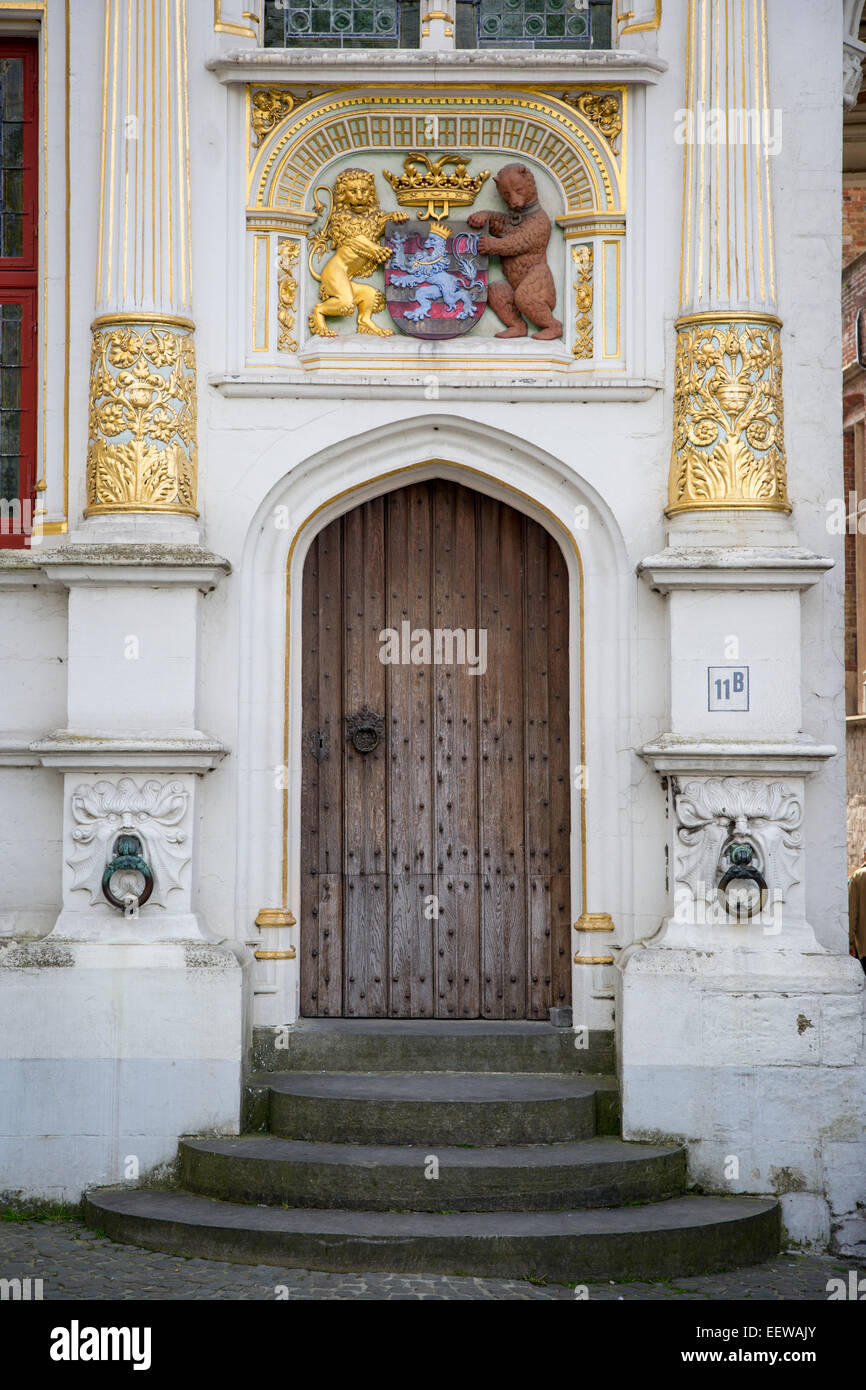 Dans le portail latéral Stadhuis - Hôtel de Ville, Bruges, Belgique Banque D'Images