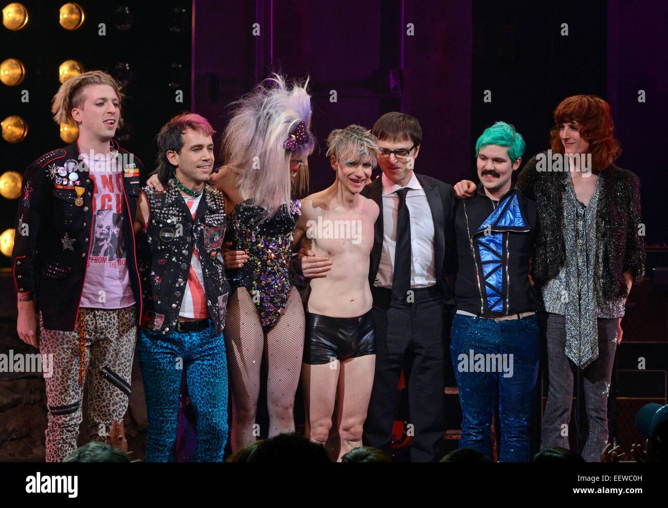 New York, NY, USA. 21 Jan, 2015. Lena Hall, John Cameron Mitchell, Stephen Trask et groupe : Justin Craig, Matt, Tim Duncan, et Peter Yanowitz Mislock intérieur pour John Cameron Mitchell retourne à HEDWIG AND THE ANGRY INCH, Belasco Theatre, New York, NY 21 janvier 2015. Credit : Derek Storm/Everett Collection/Alamy Live News Banque D'Images