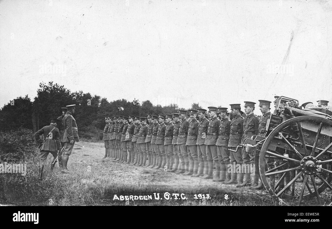 Aberdeen University Officers' Training Corps, camp annuel, juillet 1913, Royal Army Medical Corps Depot, Aldershot. Banque D'Images