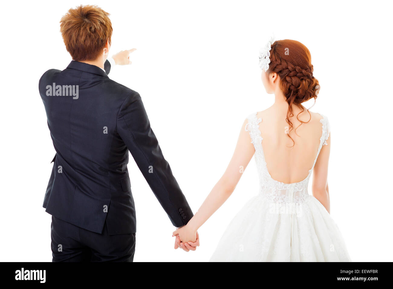 Vue arrière de Bride and Groom holding hands isolated on white Banque D'Images