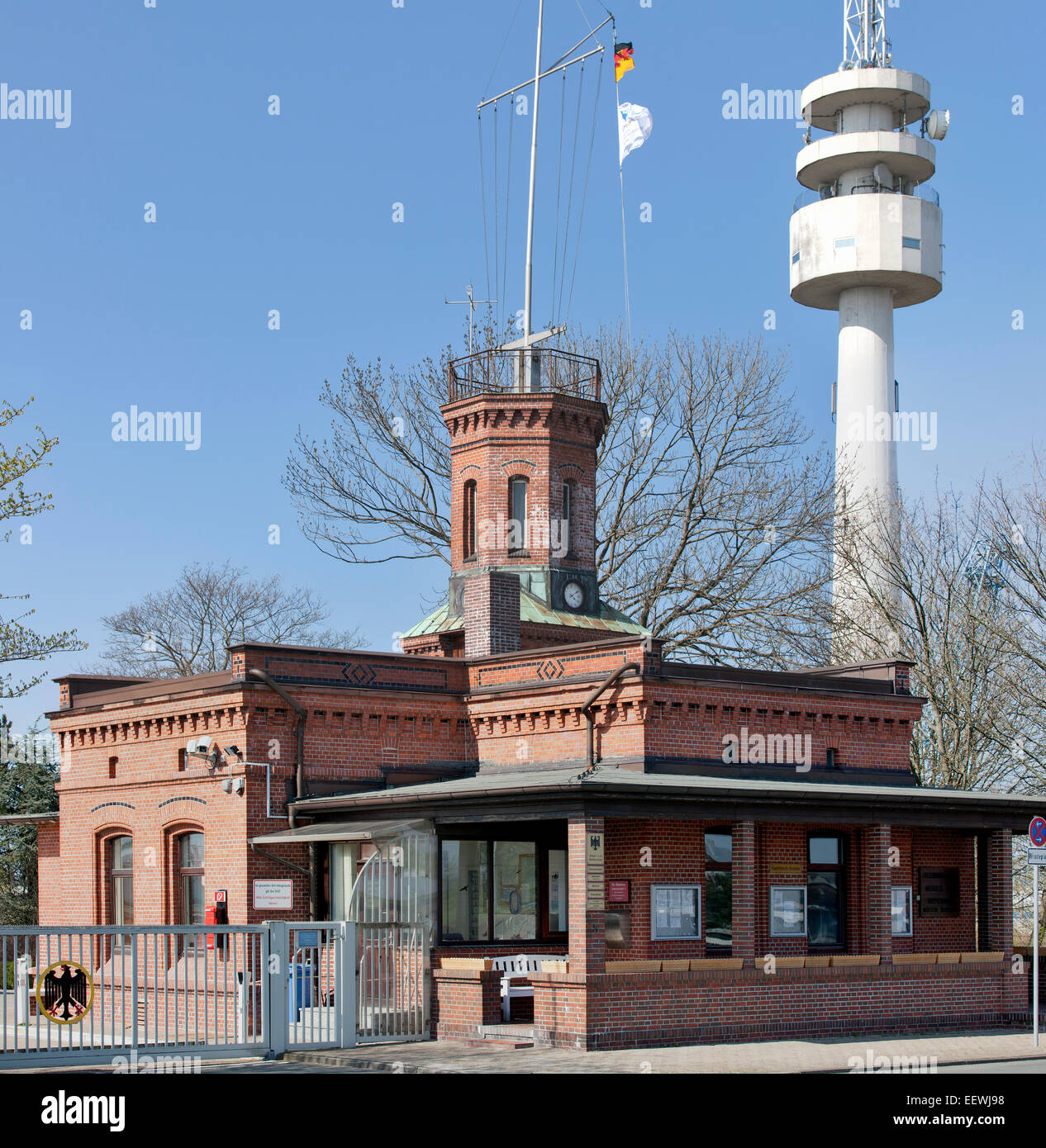 Ex-Signalstation phare de 1886, à la 1ère entrée du port, aujourd'hui l'eau et l'autorité maritime compétente, l'antenne radar Banque D'Images