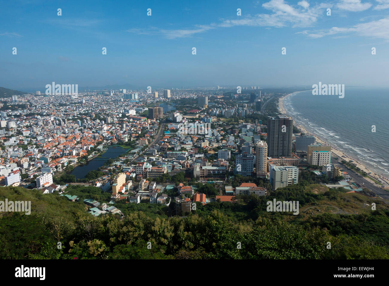 Donnant sur la ville, Vũng Tàu, Ba Ria-Vung Tau Province, Vietnam Banque D'Images