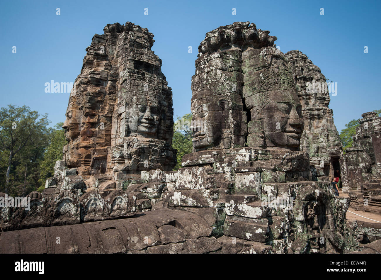 Têtes sculptées en pierre de temple Bayon, Angkor Wat, au Cambodge Banque D'Images