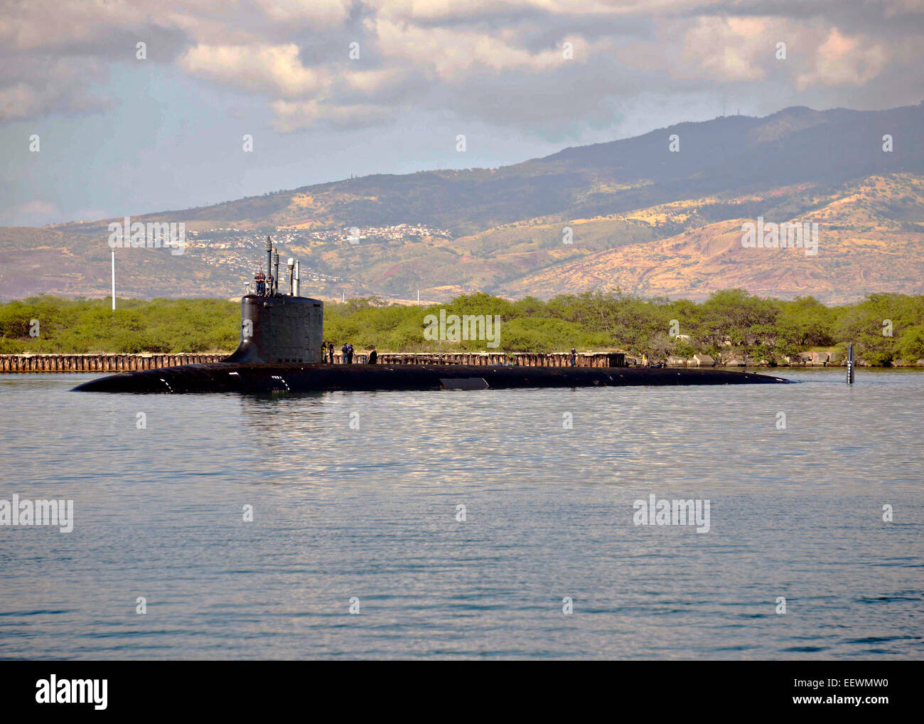 Virginie de l'US Navy USS sous-marin d'attaque de la classe North Carolina s'écarte d'une base commune pour les opérations de routine Pearl Harbor-Hickam 13 Janvier, 2015 à Honolulu, Hawaï. Banque D'Images