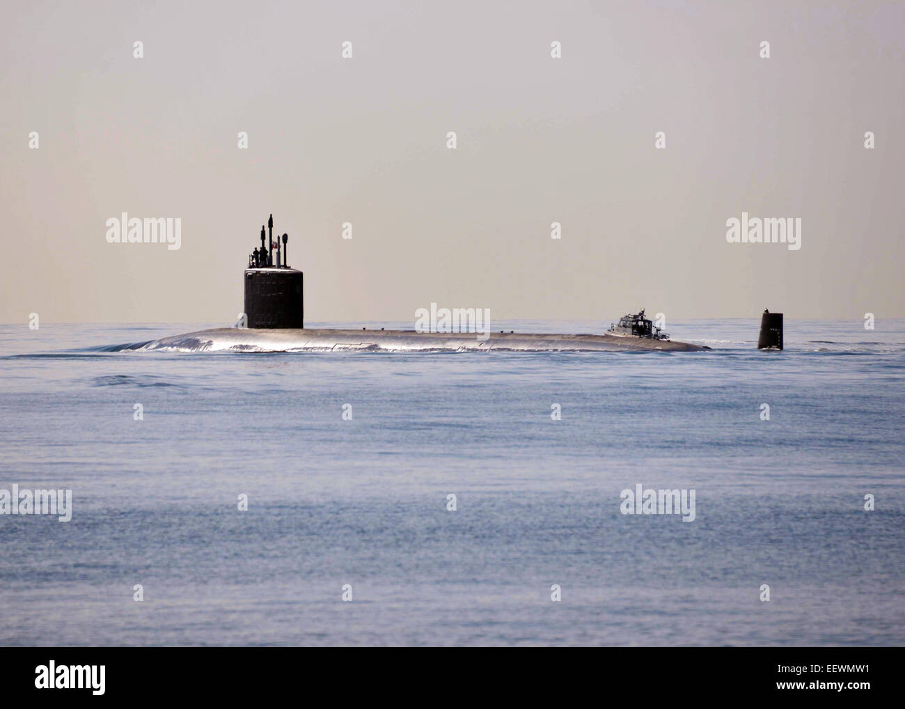 Virginie de l'US Navy USS sous-marin d'attaque de la classe North Carolina s'écarte d'une base commune pour les opérations de routine Pearl Harbor-Hickam 13 Janvier, 2015 à Honolulu, Hawaï. Banque D'Images