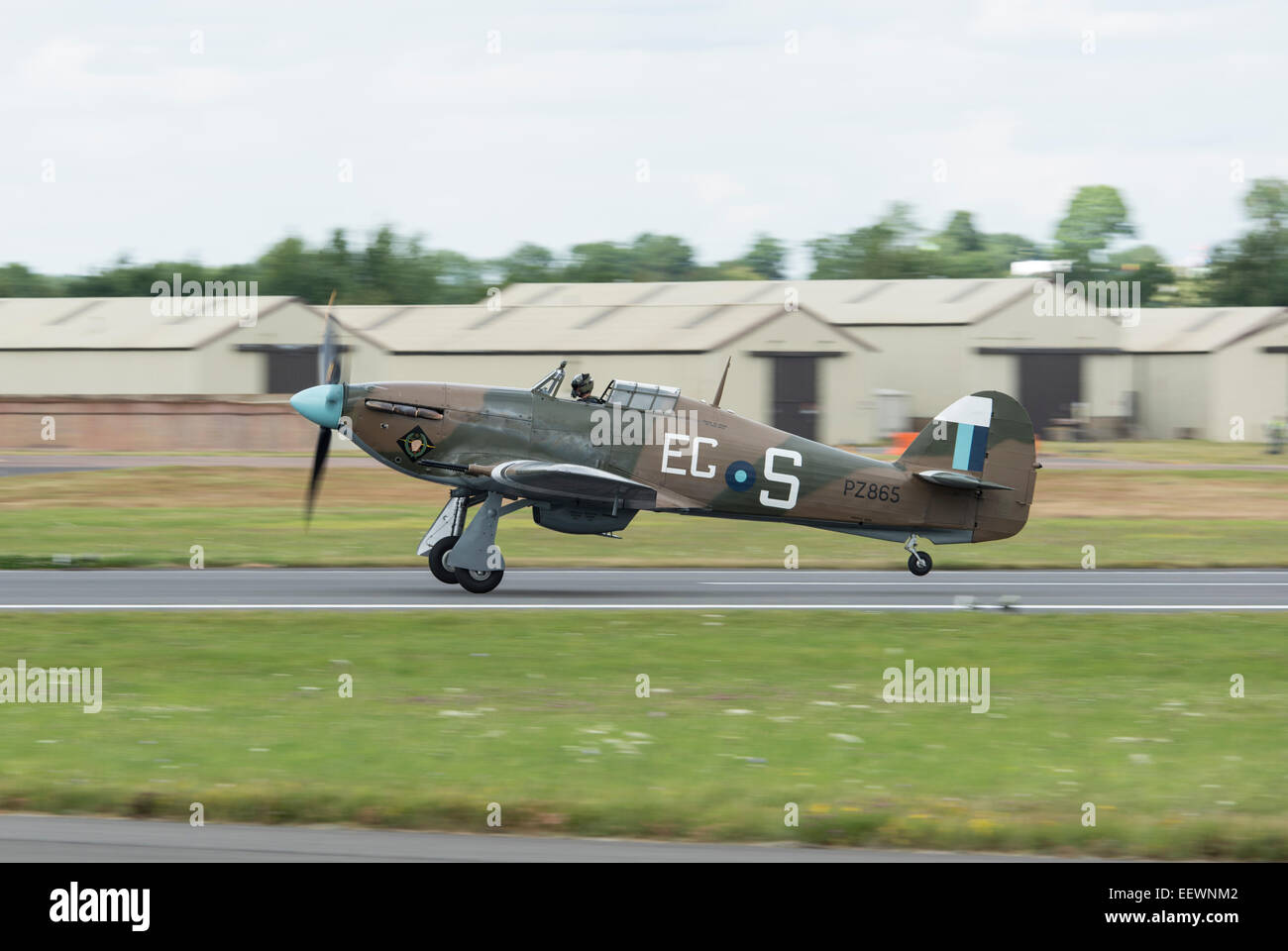 Avion de chasse Hawker Hurricane de la Royal Air Force Battle of Britain Memorial Flight décolle à afficher pour l'RIAT Banque D'Images