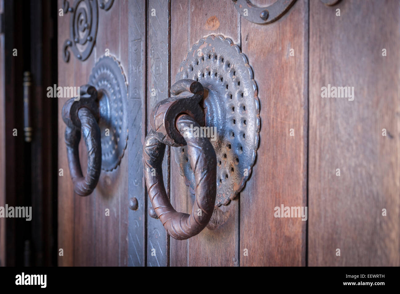 Ancienne poignées de porte en fer forgé, Lisbonne, Portugal Photo Stock