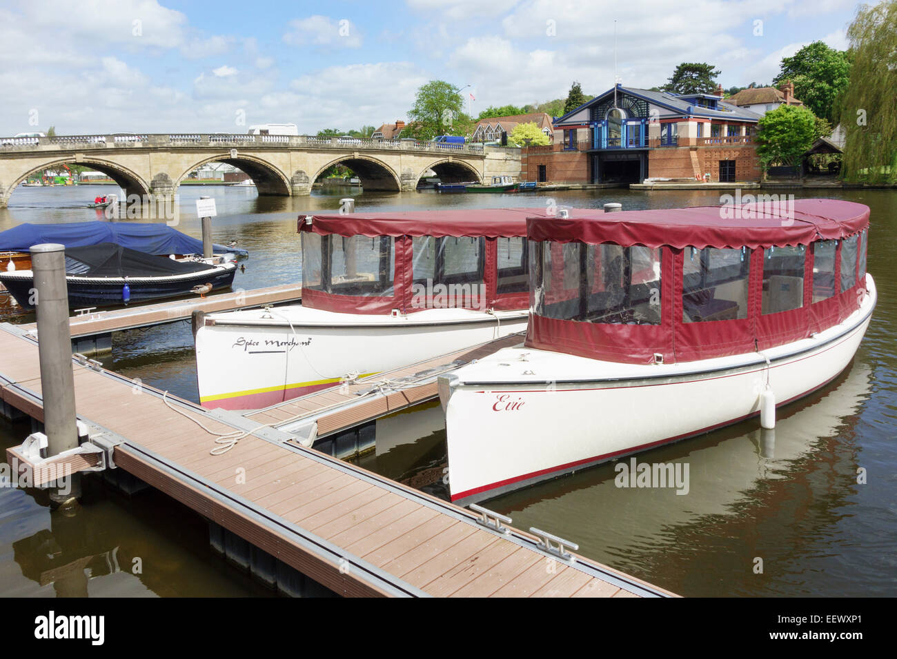 L'Angleterre, l'Oxfordshire, Henley-on-Thames : Edwardian motor amarré sur la Tamise Banque D'Images