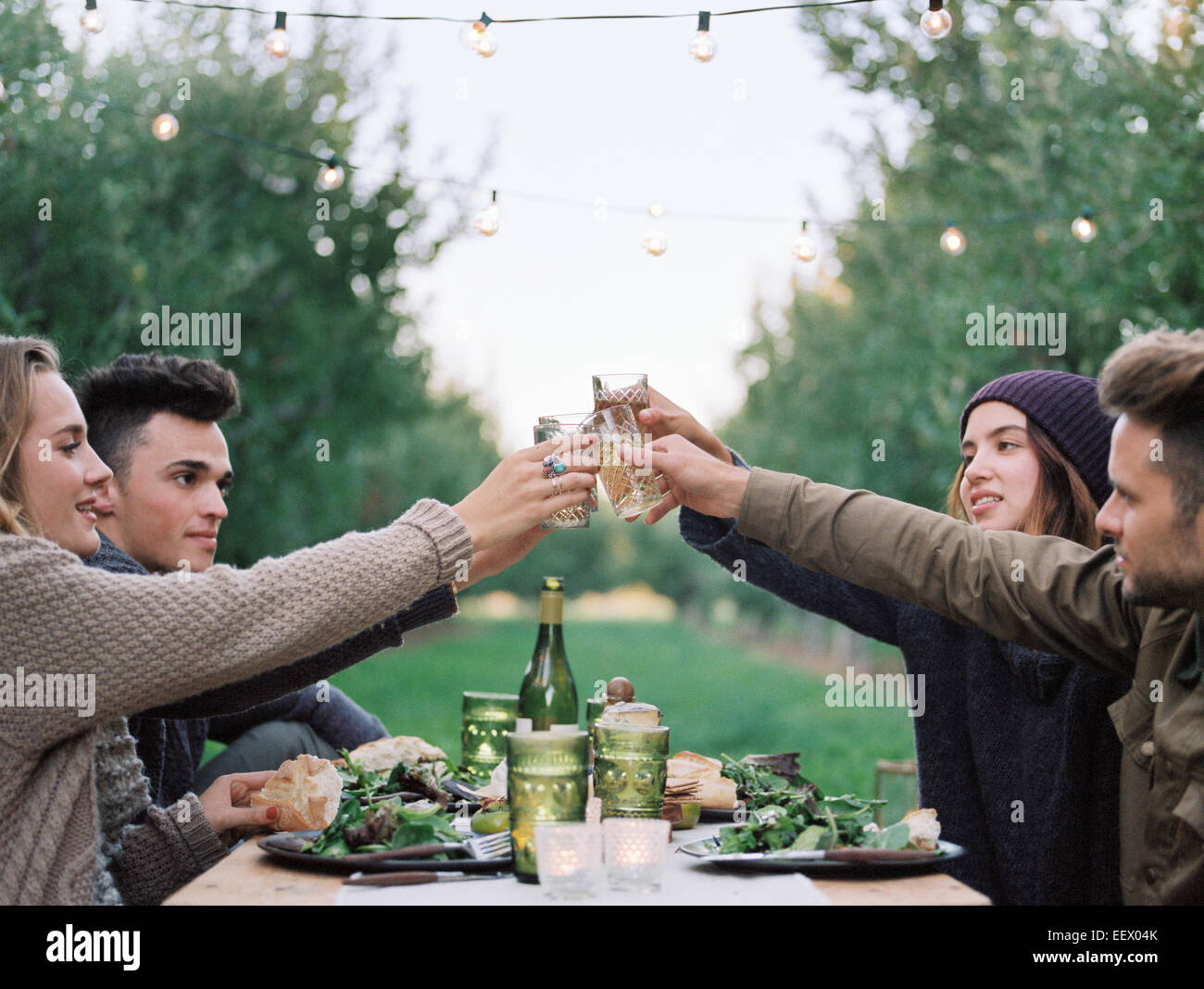 Les gens qui boivent Banque de photographies et d’images à haute ...