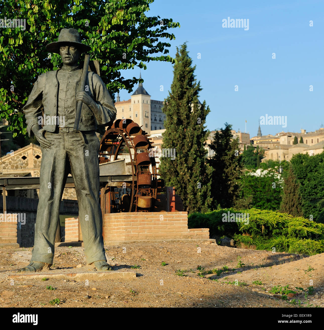 Monument à la moderne avec un aggressive Agricultor spud, Toledo, Espagne Banque D'Images