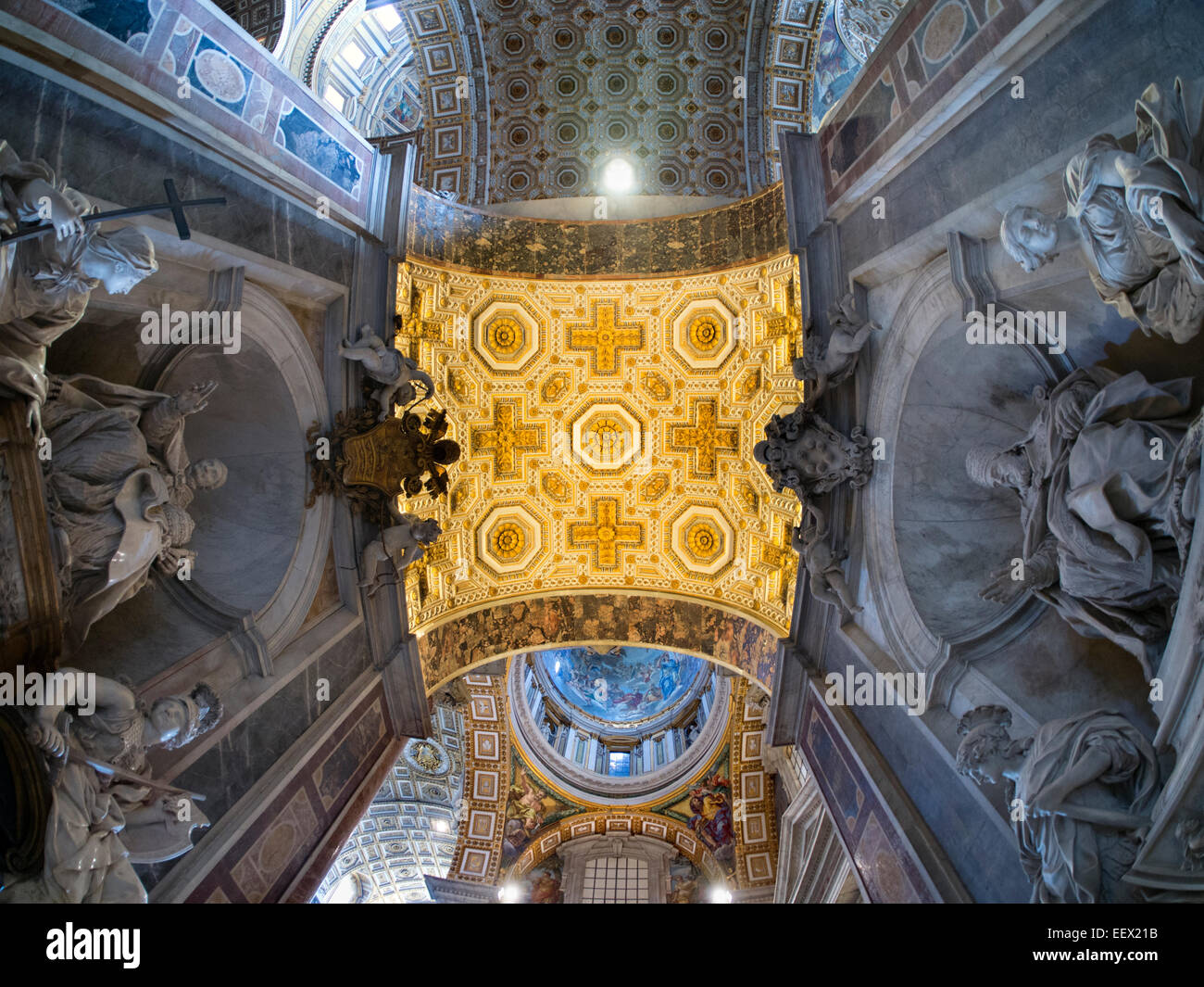 Le magnifique intérieur de la Basilique Saint Pierre au Vatican, Rome 18 Banque D'Images