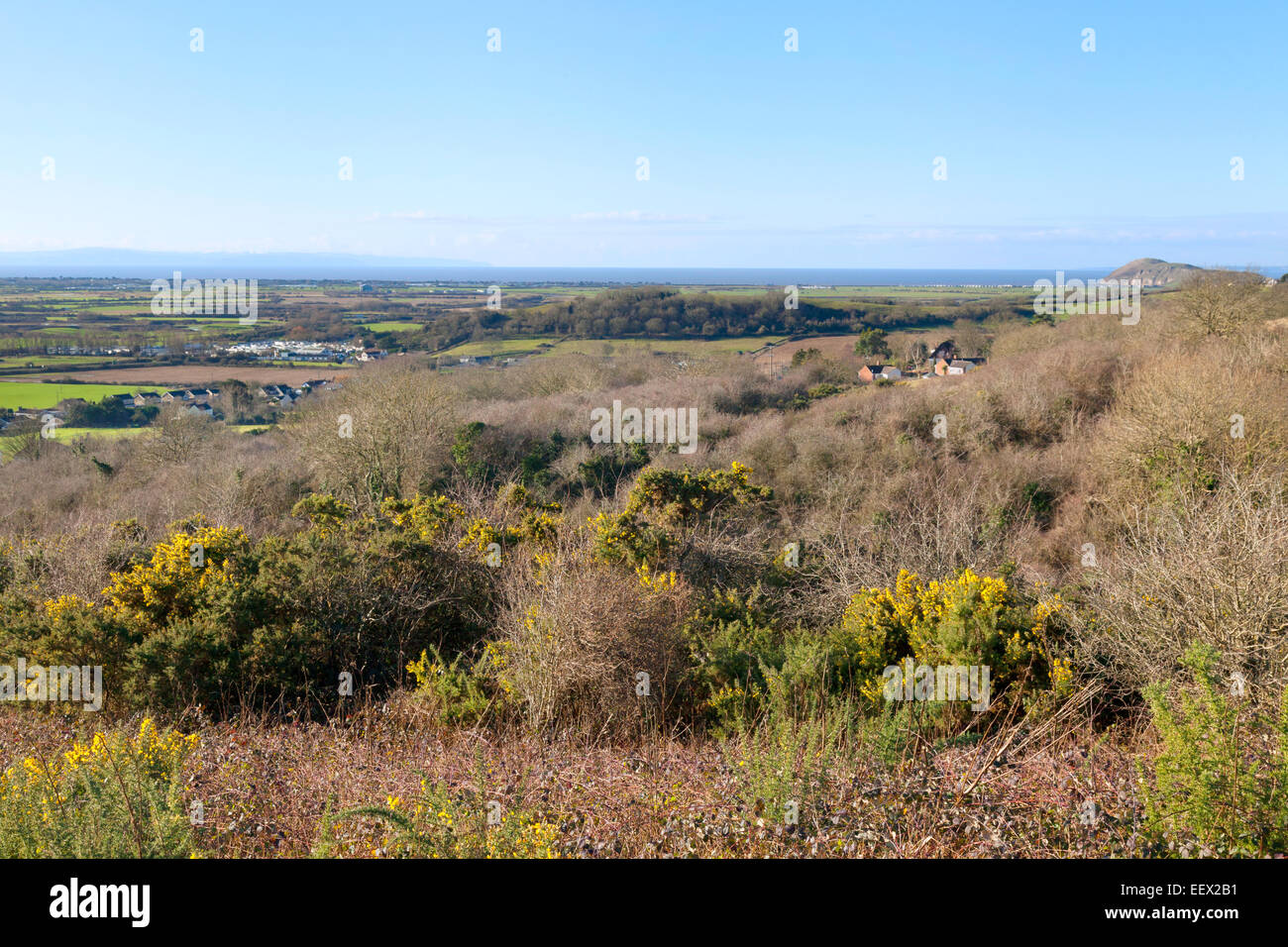Campagne du Somerset - une vue sur la mer depuis les collines de Mendip, Bleadon Village près de Weston Super Mare, North Somerset UK Banque D'Images