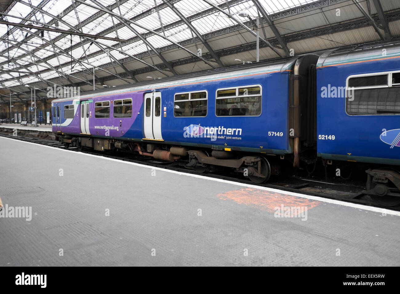 Chemin de fer de Liverpool Lime Street Station de Train UK Banque D'Images