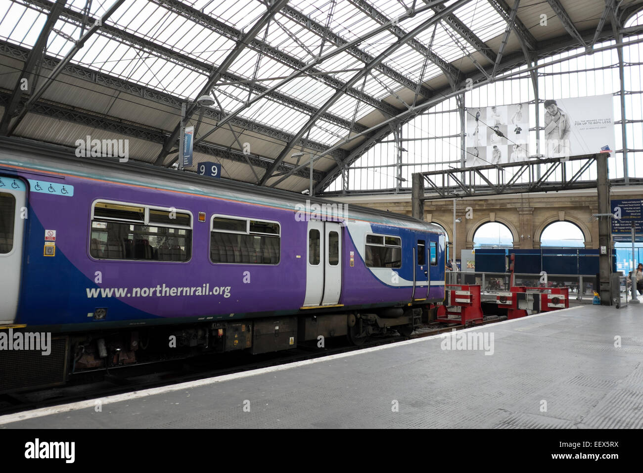 Chemin de fer de Liverpool Lime Street Station de Train UK Banque D'Images