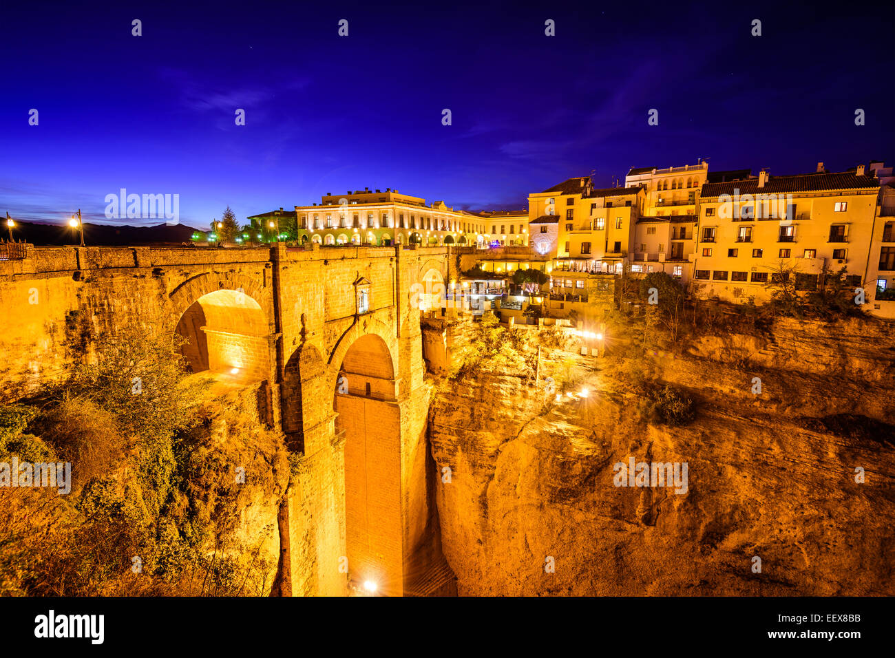 Ronda, Espagne au pont Puente Nuevo. Banque D'Images