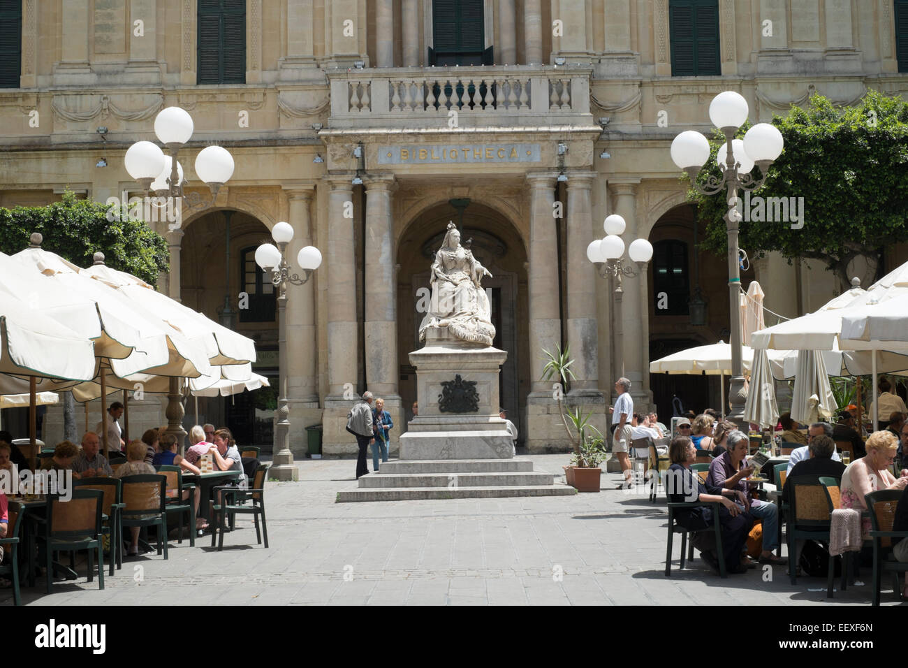 Cafés et restaurants à Queen's Square à La Valette, Malte Banque D'Images