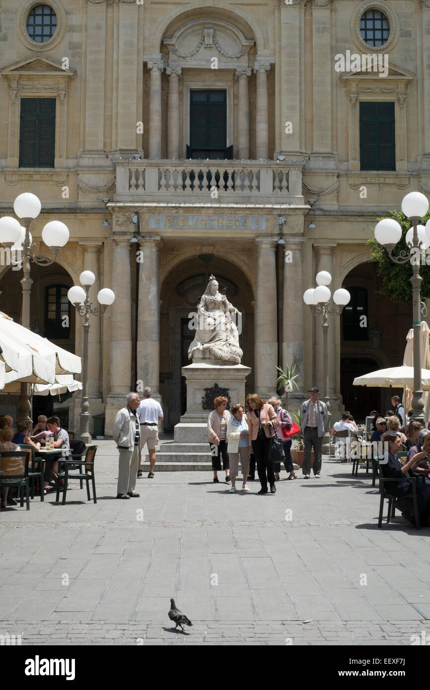 Cafés et restaurants à Queen's Square à La Valette, Malte Banque D'Images