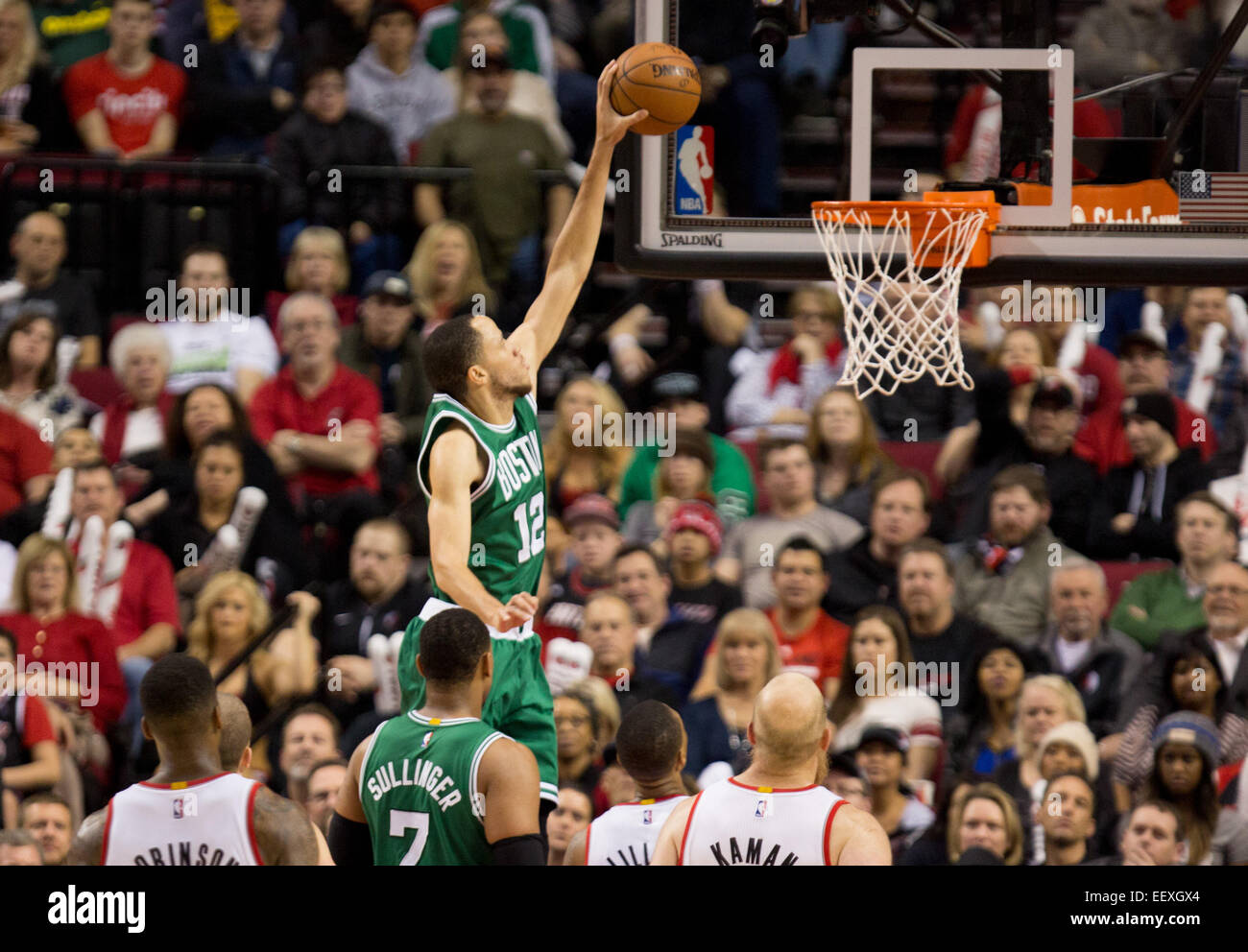 Portland, Oregon. 22 janvier, 2015. TAYSHAUN PRINCE (12) dunks la balle. Les Portland Trail Blazers jouer aux Celtics de Boston à la moda Center le 3 janvier 2015. Crédit : David Blair/ZUMA/Alamy Fil Live News Banque D'Images
