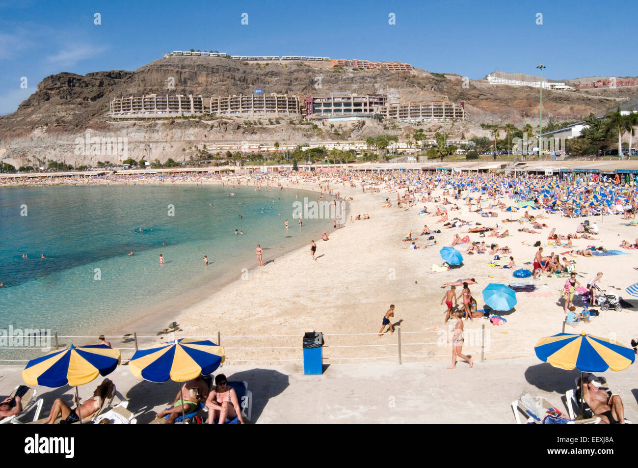 Arguineguín Gran Canaria Gran Canaria le sable blanc des plages de sable de sable des îles canaries canaries Transats Transats Solarium Banque D'Images