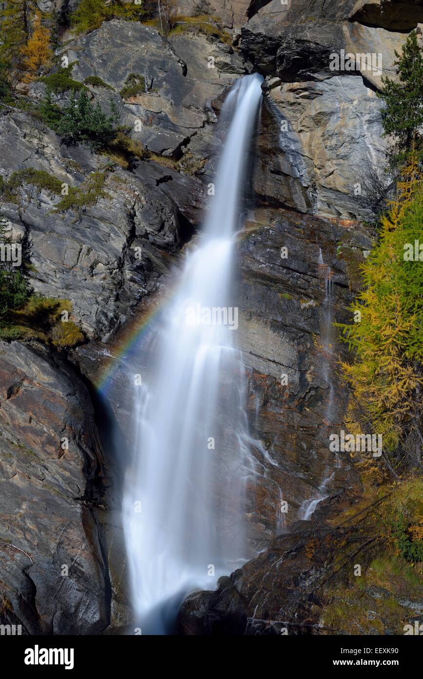 Cascade de truites arc-en-ciel, Parc National du Gran Paradiso, Valle di Cogne, Piémont, Italie Banque D'Images