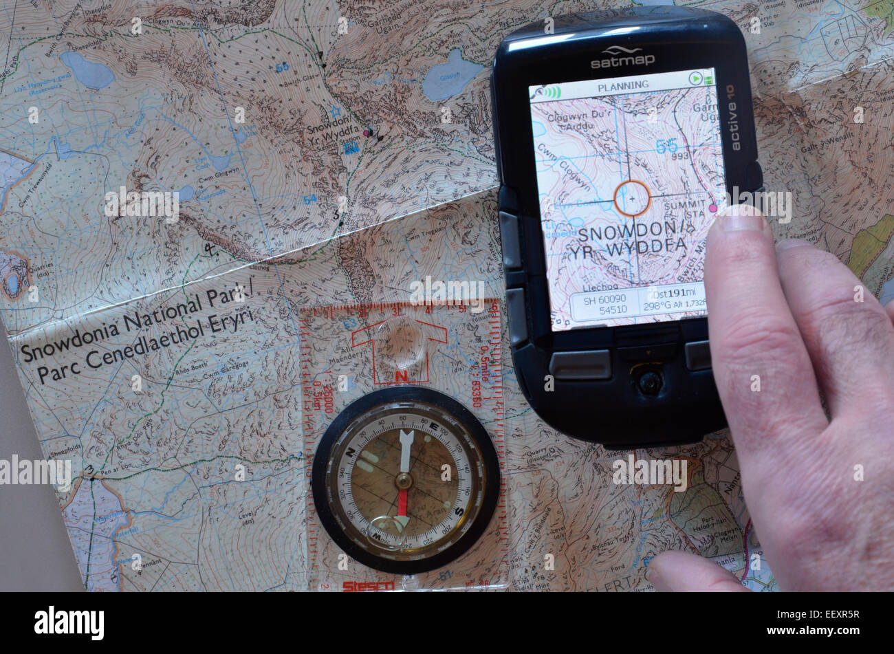 Carte de l'Ordnance Survey, boussole et d'un GPS Photo Stock - Alamy