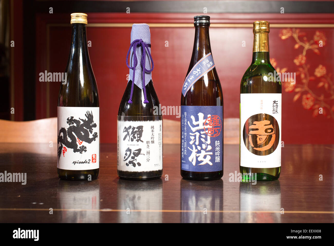 Divers Le saké japonais à Hakkasan, Dassai 23 Dewazakura Omachi, Ginjo, 'Tamagawa Kinsho' Daiginjo, Mayfair, London, UK Banque D'Images