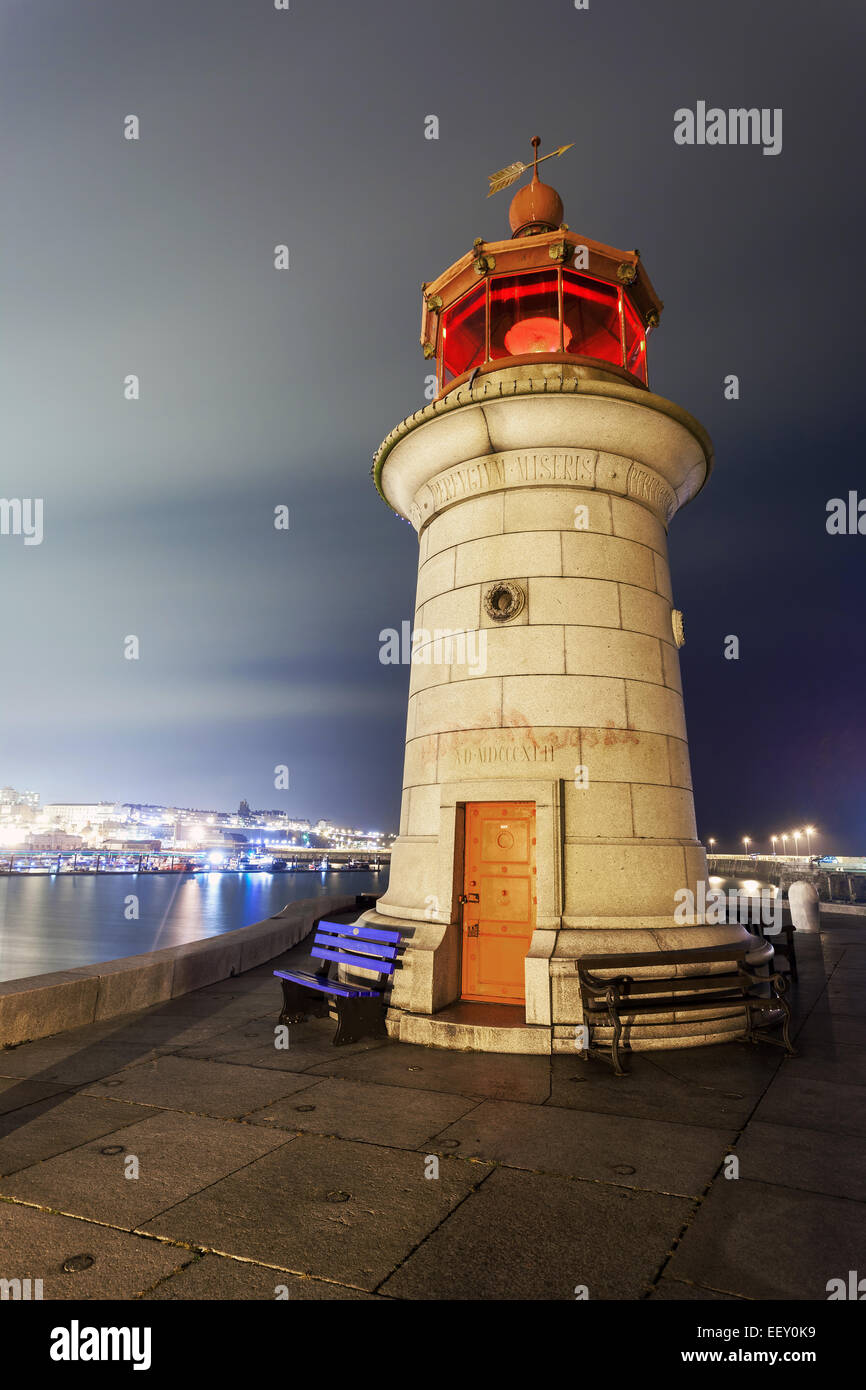 Un Phare Dans La Nuit De Ramsgate Photo Stock Alamy
