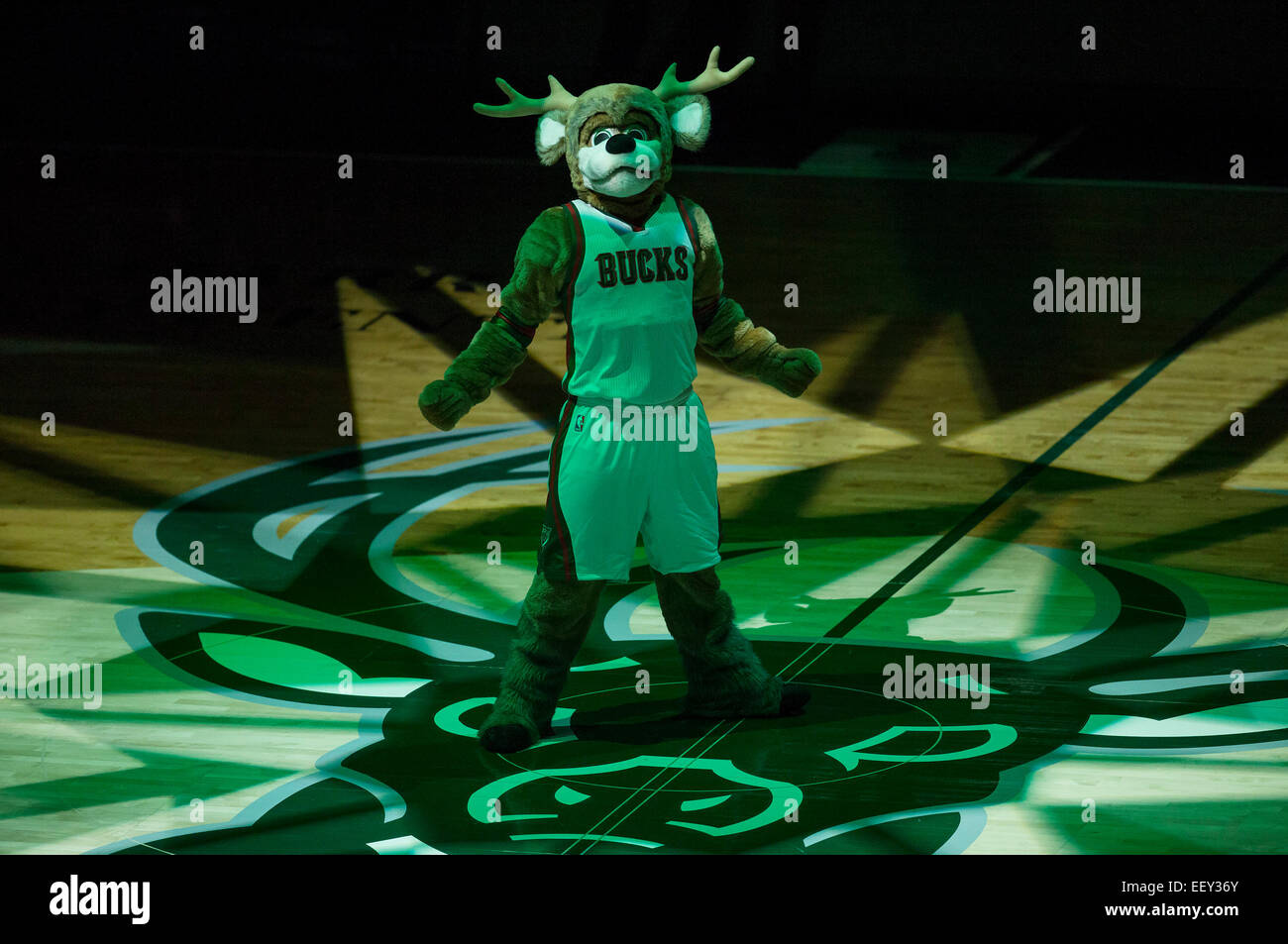 Milwaukee, WI, USA. 22 janvier, 2015. Milwaukee Bucks mascot divertit foule (avant le début de la NBA match entre les Utah Jazz et les Milwaukee Bucks à la BMO Harris Bradley Center de Milwaukee, WI. L'Utah a battu Milwaukee 101-99. John Fisher/CSM/Alamy Live News Banque D'Images