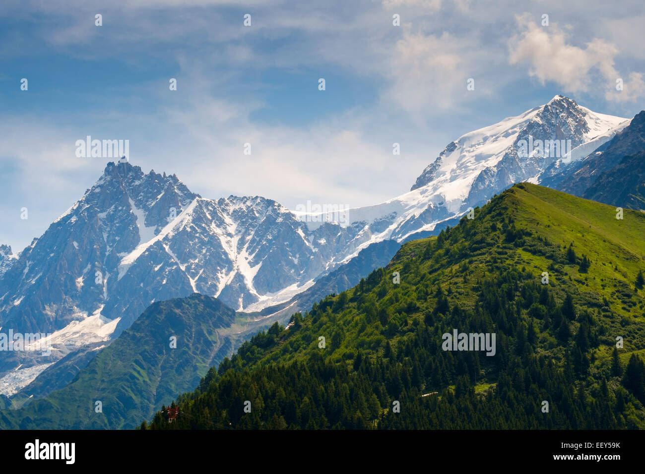 Le Mont Blanc et les Aiguilles de Chamonix, Rhône-Alpes, Haute-Savoie, France, Europe - de le Grand-saconnex Banque D'Images