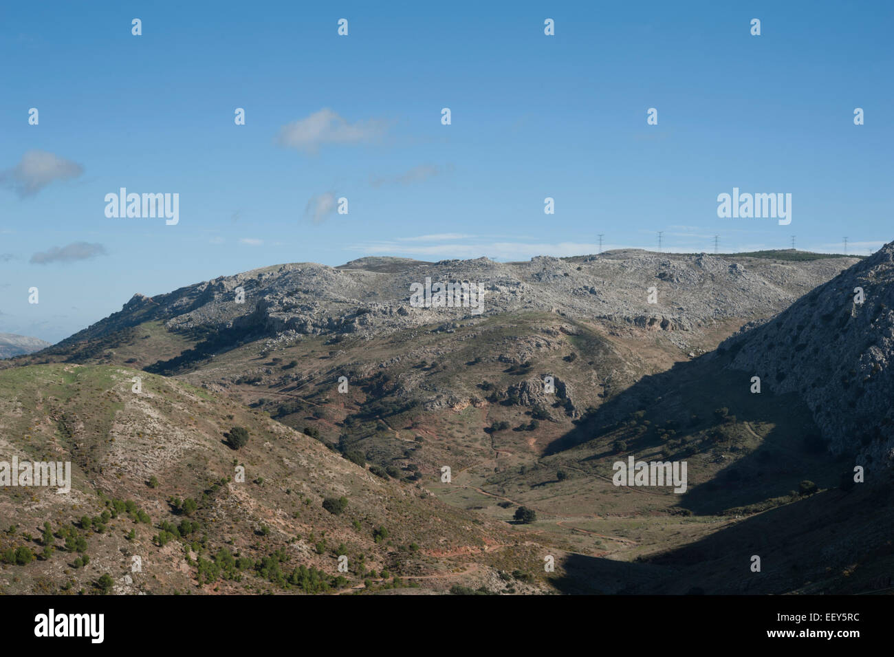 Vue de la Sierra de Ortegicar près d'El Burgo en Andalousie, espagne. Banque D'Images
