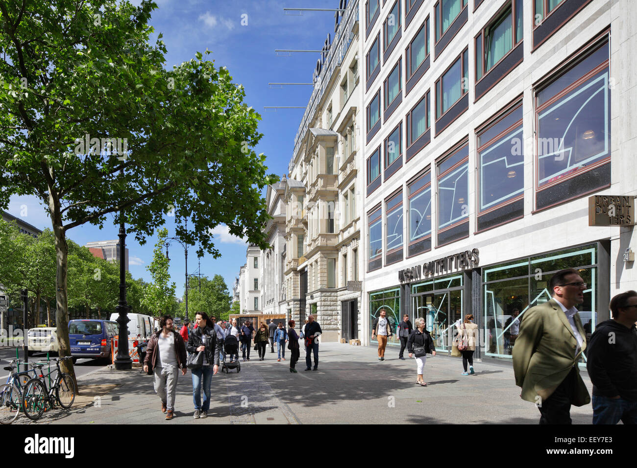 Berlin, Allemagne, les passants sur le Kurfürstendamm Banque D'Images