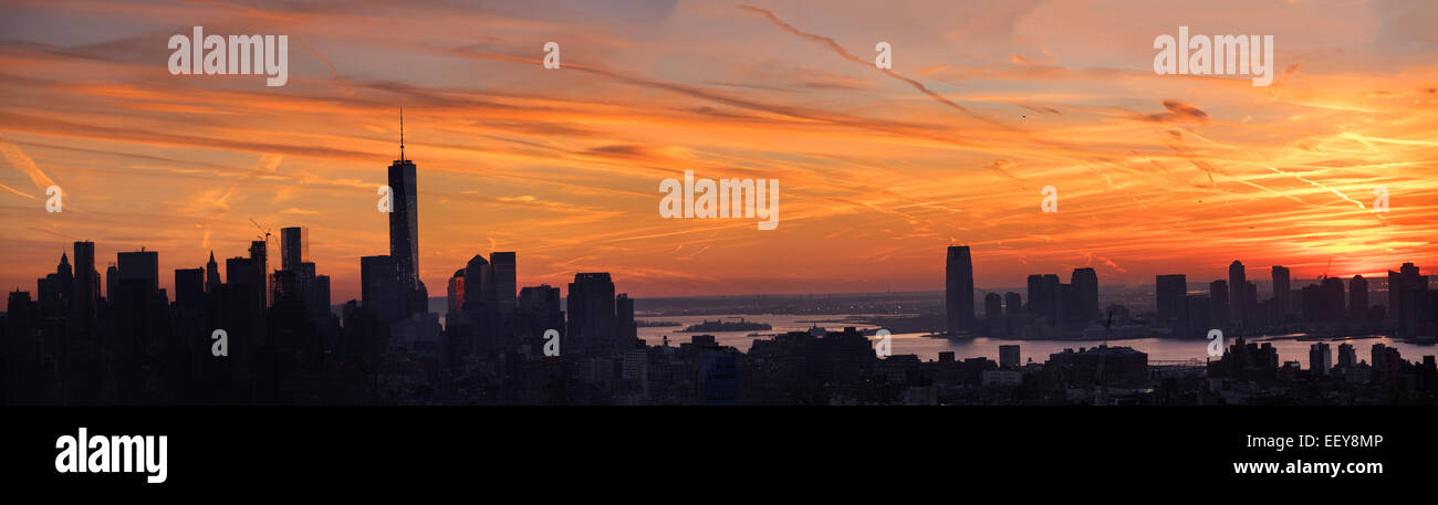USA, l'État de New York, New Jersey, ville au coucher du soleil Banque D'Images