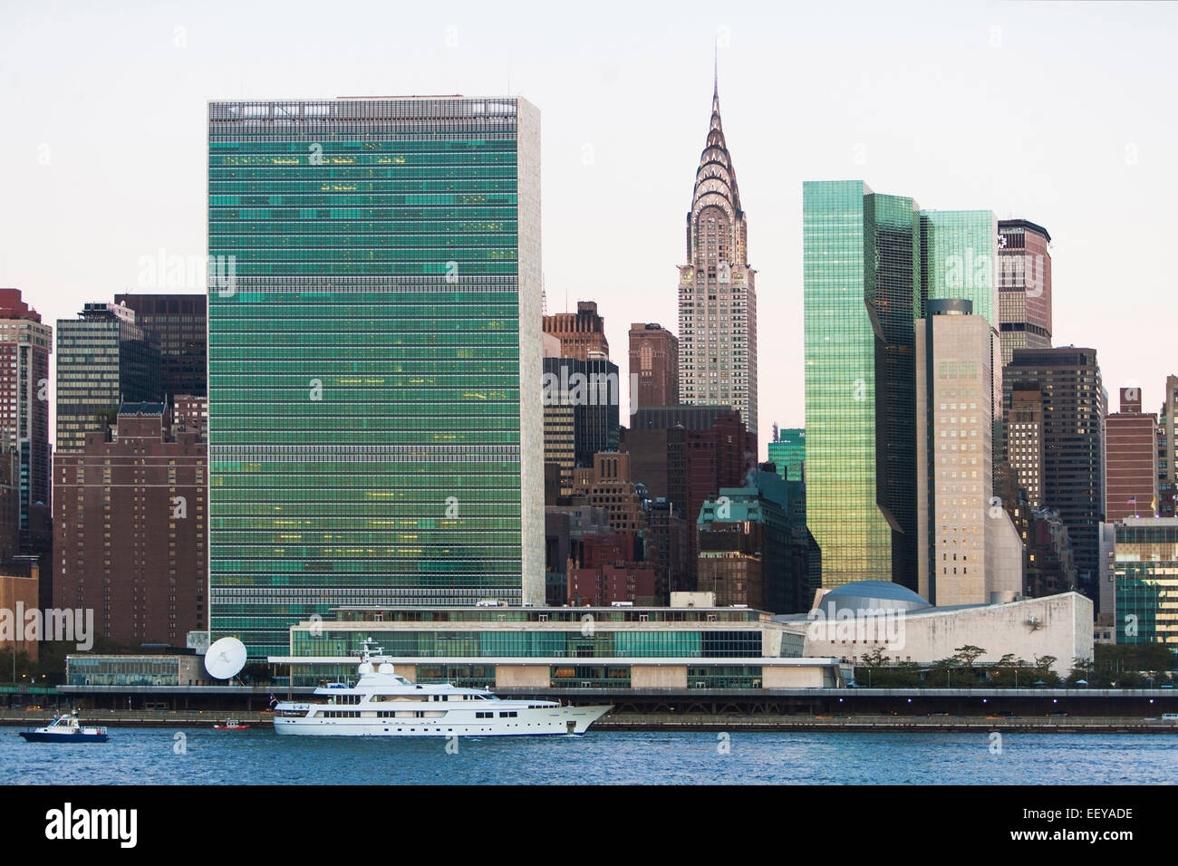 USA, New York State, New York, vue du paysage urbain et Chrysler Building Banque D'Images