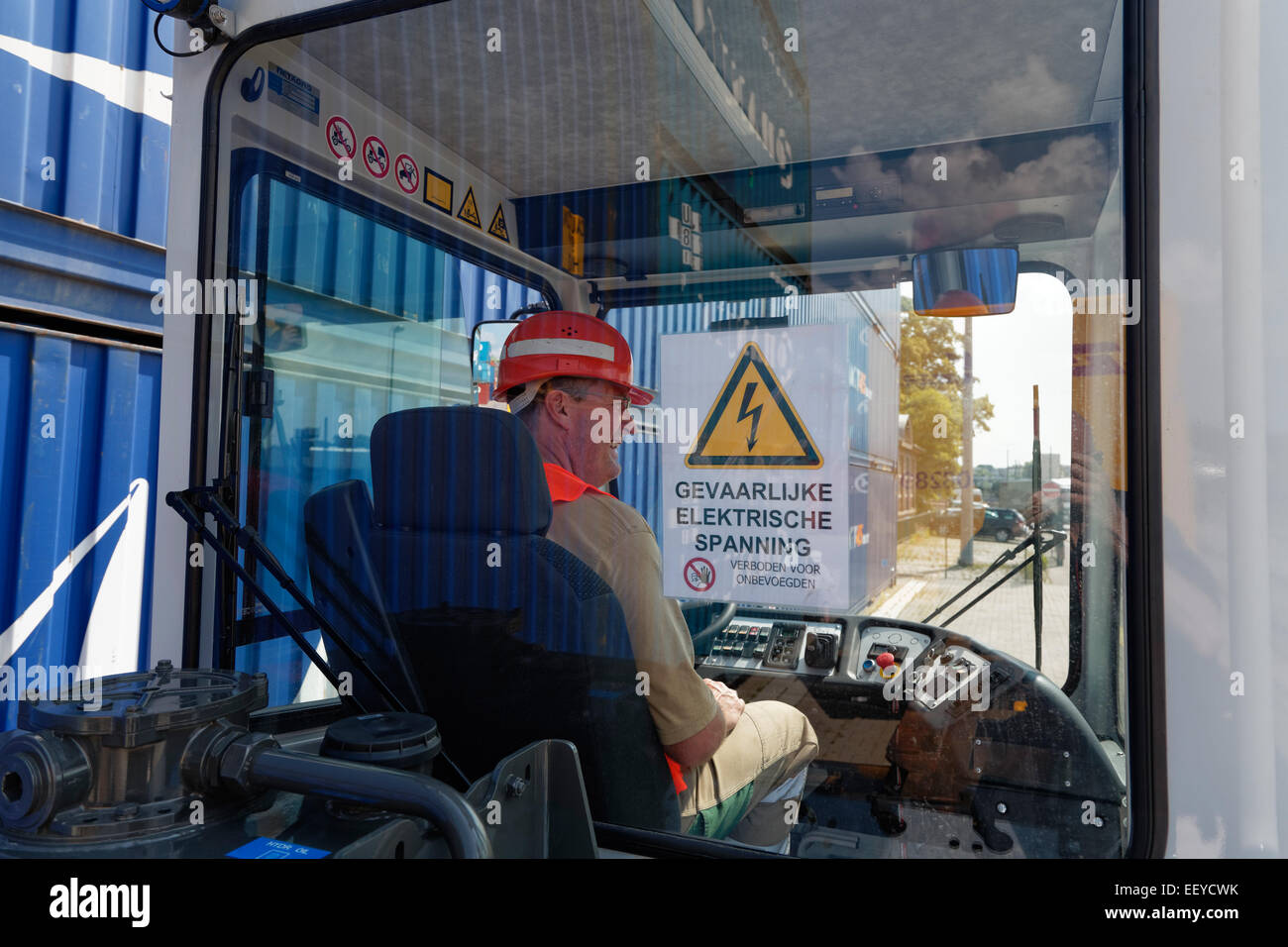 Berlin, Allemagne, electric-truck Terminal à conteneurs dans le port de l'Ouest Banque D'Images