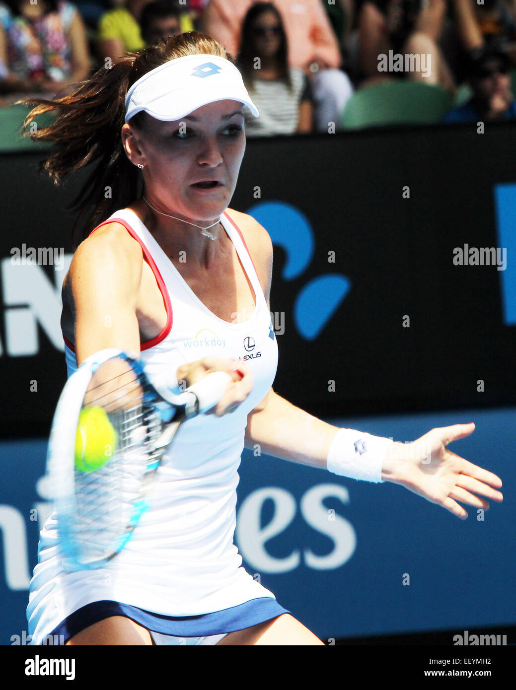 Melbourne, Australie. 24 Jan, 2015. Agnieszka Radwanska de Pologne renvoie la balle contre Varvara Lepchenko des États-Unis au cours de la troisième série de la féministe des célibataires le jour 6 de l'Australian Open 2015 Tournoi de tennis à Melbourne le 24 janvier 2015. Agnieszka Radwanska a remporté 6-0 7-5. Credit : Jin Linpeng/Xinhua/Alamy Live News Banque D'Images