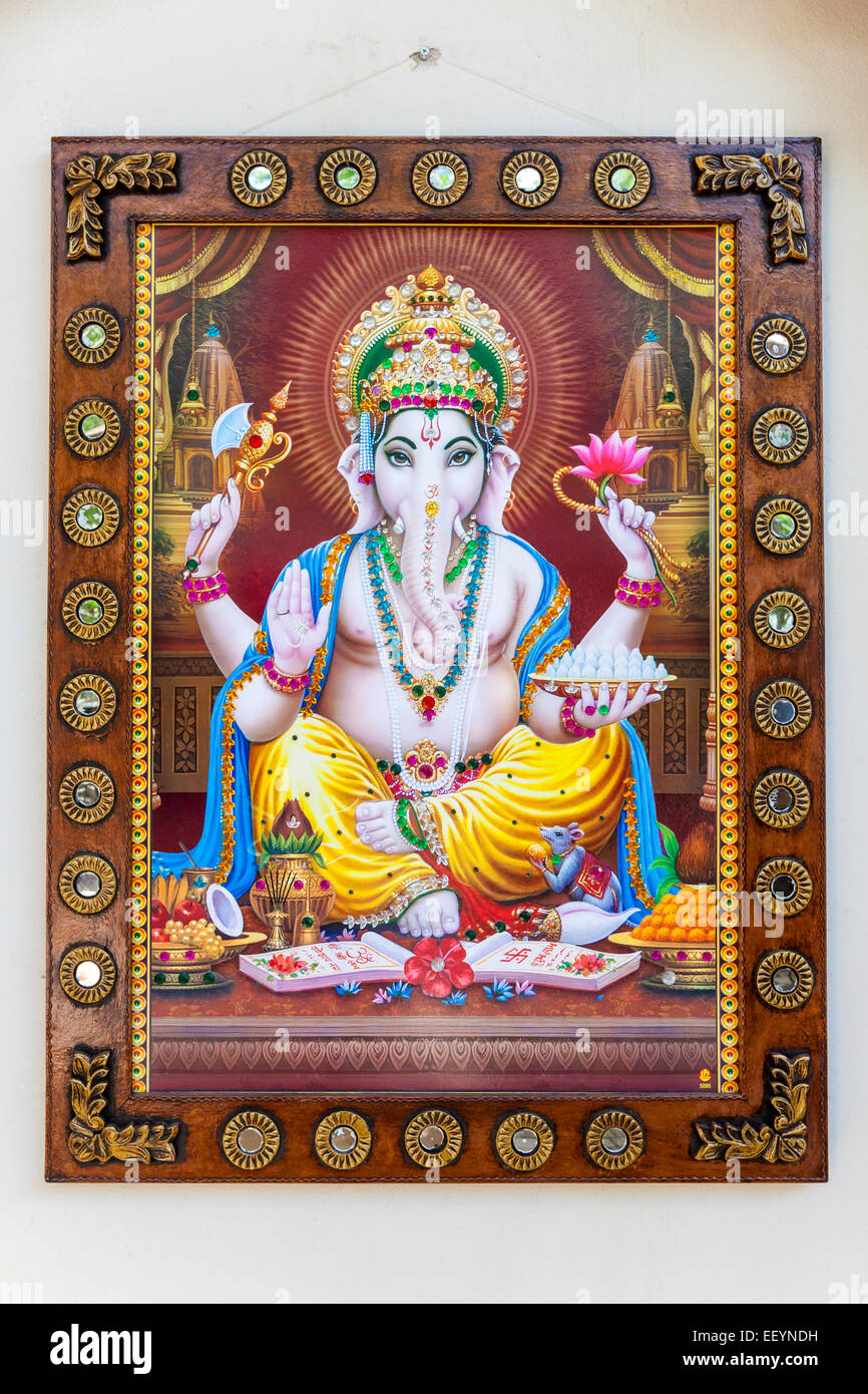 Dieu indien Ganesha accroché à l'extérieur d'un magasin de vente d'artisanat indien et de l'art à Playa del Carmen, Riviera Maya, Yucatan, Mexique. Banque D'Images