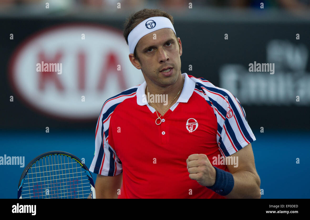 Melbourne, Australie. 24 Jan, 2015. Gilles Muller de Luxembourg célèbre masculin au cours de la troisième ronde match contre John Isner des États-Unis à l'Australian Open 2015 Tournoi de tennis à Melbourne Park, Melbourne, Australie, le 24 janvier 2015. Gilles Muller a gagné 3-0. Credit : Bai Xue/Xinhua/Alamy Live News Banque D'Images