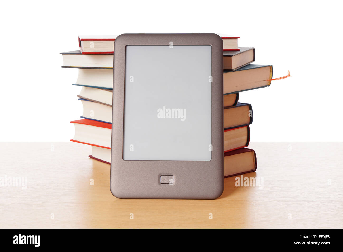 Ebook Reader vs pile of books Banque D'Images
